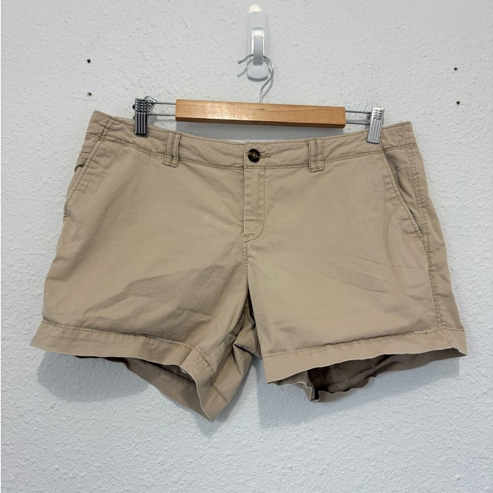 y2k old navy low rise khaki shorts preppy minimalist classic prep